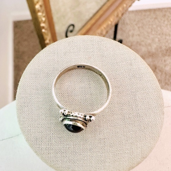 Vintage Sterling Silver Garnet Ring - Picture 4 of 10